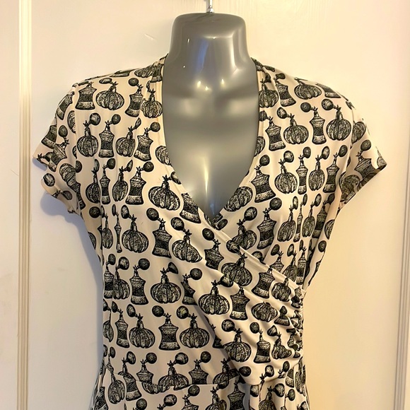 Adorable vintage perfume bottle dress from Retrolicious - Picture 2 of 4